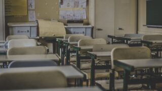 Премьер-министр заявил о необходимости современных предметных кабинетов в школах Казахстана