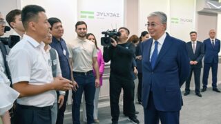 Президент побеседовал с представителями креативной молодежи Павлодарской области