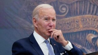 Президент США Джо Байден провел почти 40% своего президентского срока на каникулах