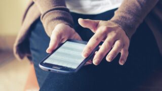 Планируется ужесточить контроль за использованием мобильных телефонов осужденными