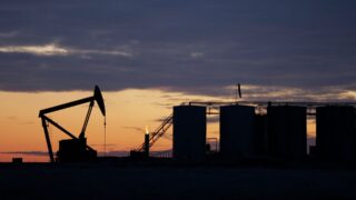 Сильное снижение запасов нефти в США приводит к росту ее цены