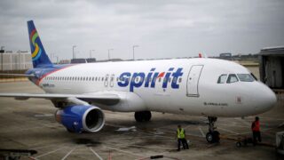 Spirit Airlines выплатит до $8,25 млн по коллективному иску, связанному со сборами за провоз ручной клади