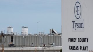 Tyson Foods закрывает четыре куриных завода в США — это удар по малым городам