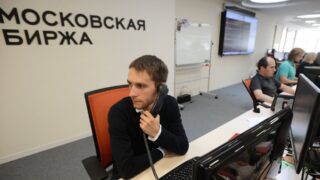 Утренние колебания на российском рынке акций сменились умеренным ростом