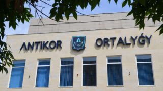 В Алматы приговорен сотрудник акимата к 4 годам тюрьмы за продажу квартир родственникам