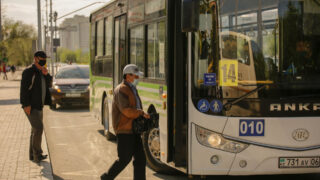 В Атырау 1 сентября сделают бесплатный проезд в автобусах