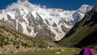 В горах Алматы спасли двух девушек