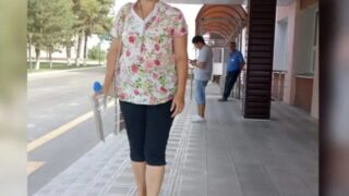 В Казахстане женщину не пустили в сельский акимат из-за несоответствия дресс-коду