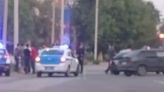 В Костанае группа хулиганов избила полицейского: департамент полиции отреагировал на видео