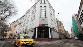 В начале торгов российский рынок акций незначительно растет