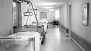 Врачи рассказали о состоянии детей после массового отравления в соццентре Караганды