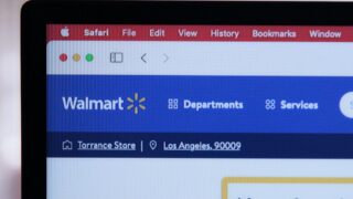 Walmart сокращает зарплату и часы работы фармацевтов, но увеличив объем работы