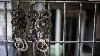 Заключенные колонии обратились с жалобами на избиения в учреждении безопасности №28 в ЗКО