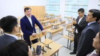 Аким Актюбинской школы проверил ход ремонта в одной из школ и восстановление теплосетей