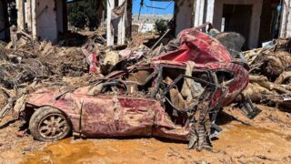 Ливия погружается в скорбь: братские могилы и стихия