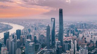 Country Garden добилась смягчения условий погашения облигаций — акции растут