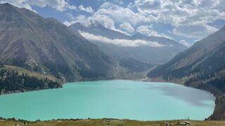 Дорогу на БАО в Алматы снова закрыли, но не для всех