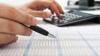 Каким образом осуществляется уведомление о проведении камерального контроля?