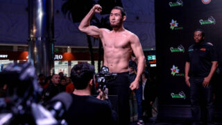 «Казахский гигант» победил российского нокаутера в главном бою турнира ММА