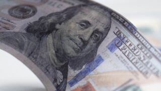 Курс доллара к евро продолжает расти после публикации статистики по рынку труда США