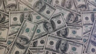 На KASE прошли торги: курс доллара США на 18 апреля в обменниках Астаны и Алматы