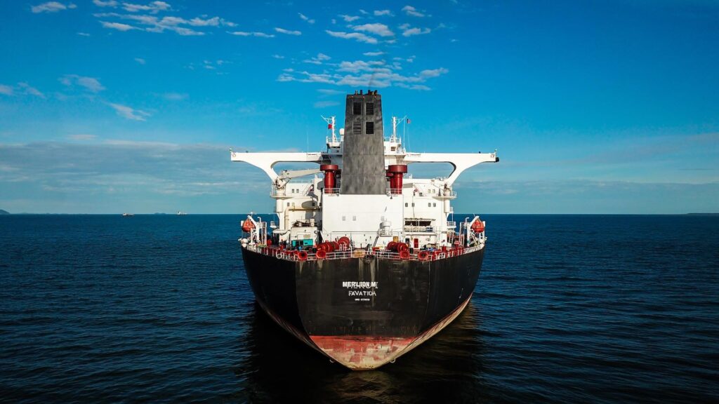 Мировые цены на нефть замедляют рост после неожиданного роста запасов в США