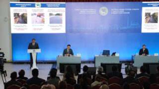 О чем говорил Досаев на встрече с жителями Медеуского района