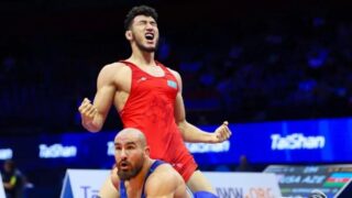 Президент Токаев поздравил борца Ризабека Айтмукана с победой на чемпионате мира