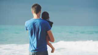 В Казахстане ужесточат контроль за усыновлением детей-сирот