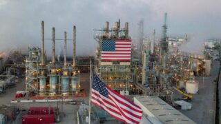 Снижение добычи нефти Эр-Риядом не повлияет на планы США по снижению цен на топливо
