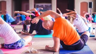 Ученые выяснили, что йога может смягчить симптомы ревматоидного артрита