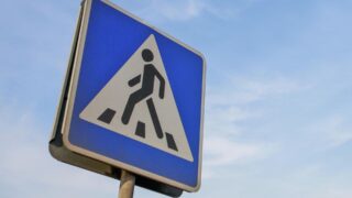 В Алматы ищут водителя мопеда, сбившего пешехода