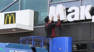 В Астане демонтировали более трех тысяч рекламных вывесок