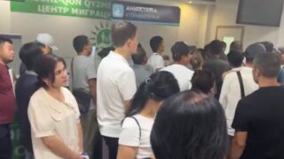 В «Правительстве для граждан» объяснили очереди в миграционном ЦОНе Актау 