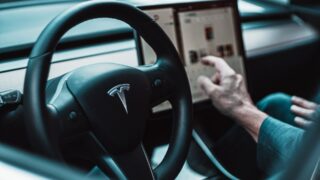 В течение двух лет расходы Tesla на минералы из Австралии увеличились втрое