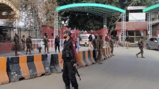 Взрыв возле мечети в Пакистане унёс жизни 52 человек