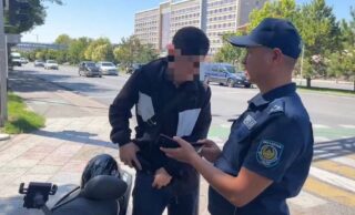 За неделю в Шымкенте наказали около 100 самокатчиков и мопедистов