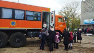 400 детей было эвакуировано в Семее из-за пожара в школе