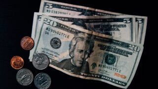 Бюджетный дефицит США достигает 1,7 трлн. долларов, установив рекорд эпохи COVID