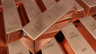 Цена на медь растет, но перспективы спроса остаются неясными