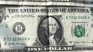 Доллар на KASE в 11:00 продавался около отметки 478,22 тенге