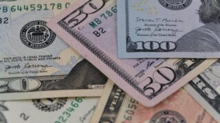 Доллар США показал понижение от максимумов