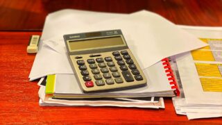 Эксперт предлагает компенсацию для казахстанцев в связи с пересмотром тарифов на электроэнергию