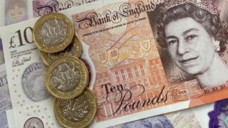 Фунт стабилизируется после снижения, вызванного данными об инфляции в США