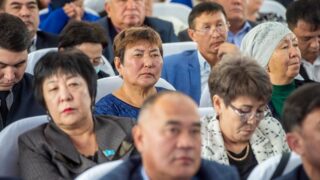 Изменения внесут в порядок встреч чиновников с населением в Казахстане