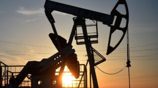 Котировки нефти демонстрируют небольшой рост