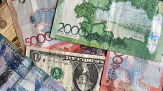 Национальный банк установил официальные курсы доллара и рубля на 1 ноября 2023 года