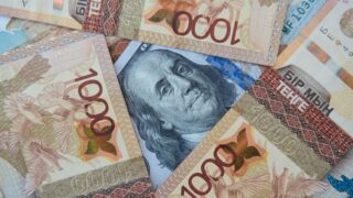 Объем полученных средств из-за рубежа просел в Казахстане на 69% за год