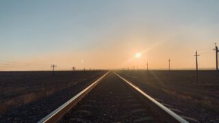 Обнаружено тело 19-летнего студента на железнодорожных путях в Щучинске