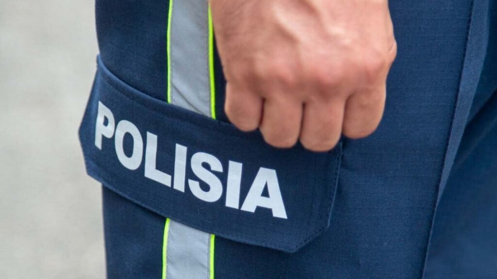 Нашивка полиция на форме полицейского